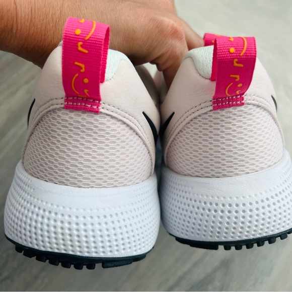 wmns nike react escape rn